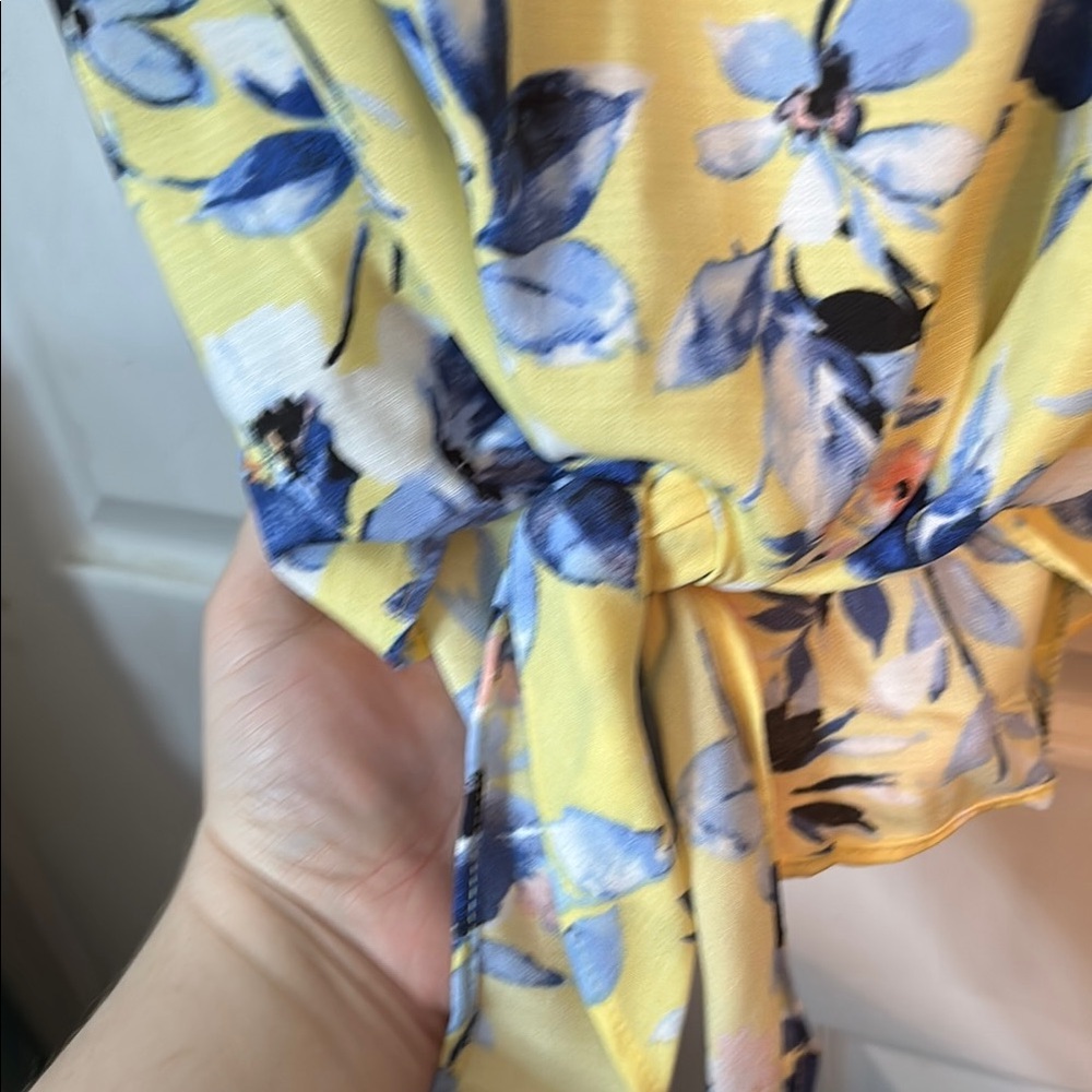 AB Studio Yellow and Blue Ruffled Flutter Sleeve Blouse - Picture 3 of 6